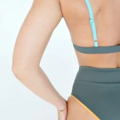 New In Exo Wear Triangle Top - Grey