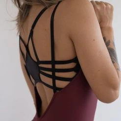 All Pole Wear Sorte Second Skin Sling Leggings - Berry