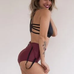 Sorte Impeccable Sling Shorts - Berry