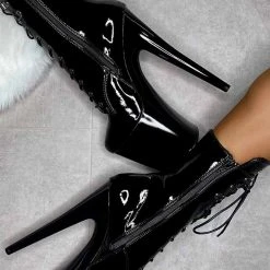 Hella Heels LipKit 8inch Boots - Black Beatles