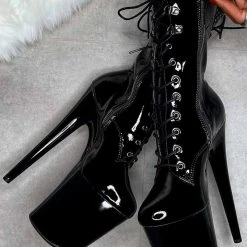 Hella Heels LipKit 8inch Boots - Black Beatles