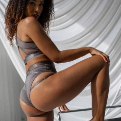 New In Tatiana Activewear Perla Top - Charcoal 9 New In Tatiana Activewear Perla Top - Charcoal