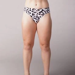 Off The Pole Classic Scrunch Shorts - Leopard